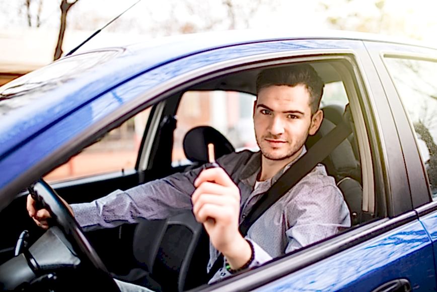 Водитель в автомобиле